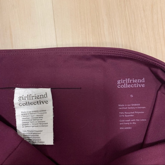 Girlfriend Collective Compressive High Rise Leggings in Plum - Picture 4 of 4